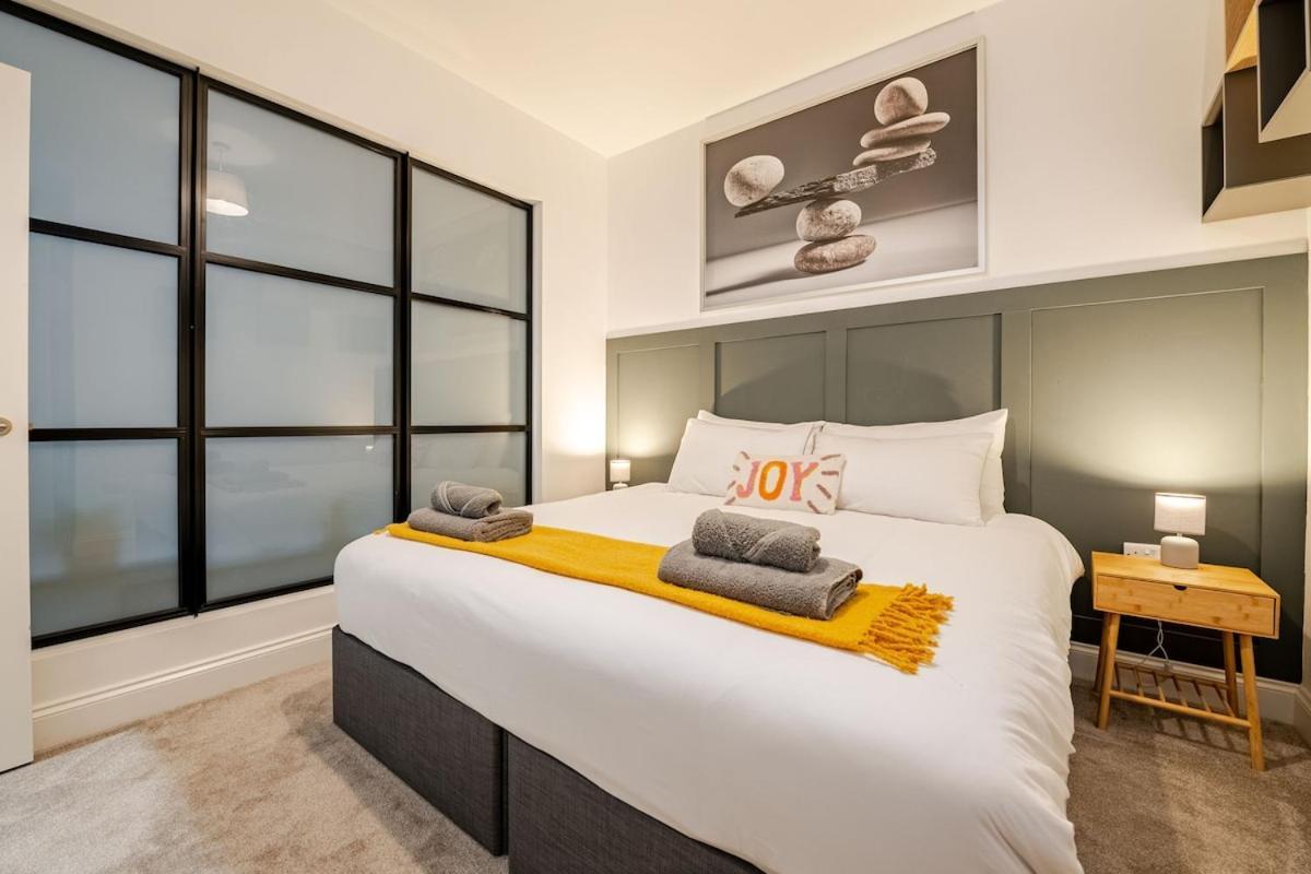 Brand New Apt - Beach Breeze Spacious 1-Bedroom Apartment With Parking - Sleeps 4 Ppl- Internet Bournemouth Exterior foto
